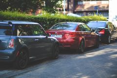 Tæt trafik og trange parallelparkeringer giver flere skader på bilerne. Ifølge bilekspert kan den stigende biltæthed give større risiko for ridser og buler. Foto: PR.
