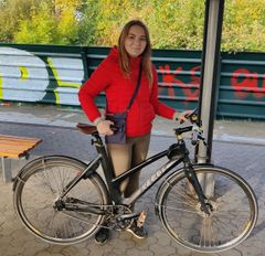 Tetiana, der bor på Frederiksberg, er en af de glade modtagere af en cykel.