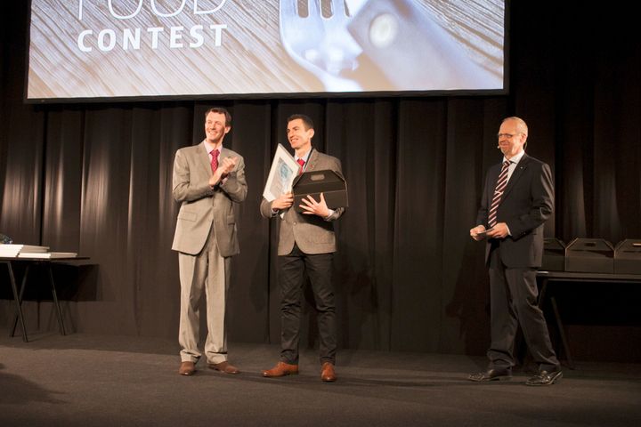 Årets Vinbonde 2014 - Ørnberg Vin – får overrakt pokalen af HKH Prins Joachim.