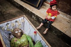 Hør fotograf Klaus Bo fortælle om dødsritualer i hele verden; her Indonesien. Foto: Klaus Bo