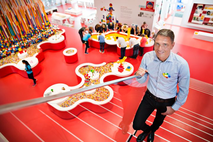 Direktør i LEGO House Jesper er meget tilfreds med et gæstetal på 450.000 efter et år i drift.
