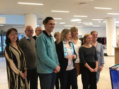 Regionsrådsformand Sophie Hæstorp Andersen (S) og engagementsdirektør i Ungdomsbureauet Olav Hesseldahl med Hovedstadsprisen 2019.