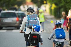 Lær dit barn at cykle sikkert til skole med Cyklistforbundets Alle Børn Cykler-guides til cykelglade børns forældre. Foto: Cyklistforbundet/Mikkel Østergaard.