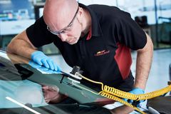 Carglass udfører 75 procent af sine opgaver ude ved kunden, mens bilisten er på arbejde eller derhjemme. Samme mulighed er i de fleste europæiske lande, hvor Carglass har samarbejdspartnere. Foto: PR.