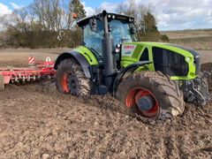 Pløre og mudder på markerne øger risikoen for, at traktoren sætter sig fast - foto: Rescue Center Denmark