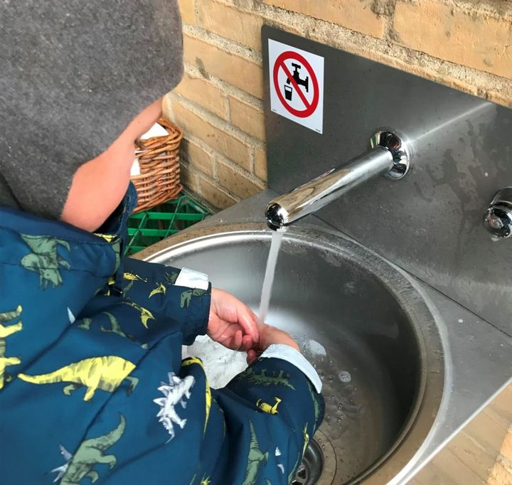 Vand til rene hænder og udendørs aktiviteter.