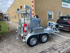 Med investering i landets første el-trailere tager Eurostar Danmark endnu et stort skridt retning af at sænke sin CO2-udledning pr. meter vejmarkering og dermed bidrage til den grønne omstilling af vejbranchen.
Billedet kan frit bruges ved omtale af pressemeddelelsen.