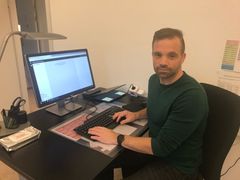 Heino Bagger Vinsentz er en af de ungerådgivere, der sidder klar ved chatten i Næstved Kommune.
