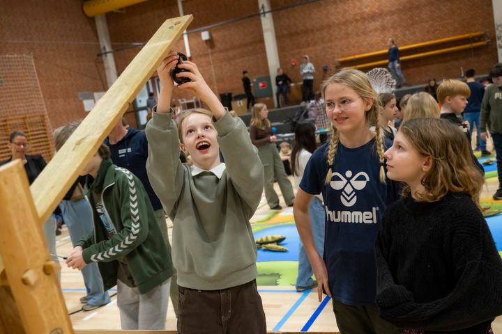 Billedtekst: På landsplan deltager op mod 26.000 skoleelever i 56 kommuner i Naturfagsmaraton, Danmarks største konkurrence i naturfag.