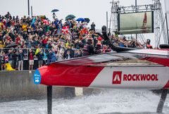Der var action på vandet for de fremmødte tilskuere, selvom løbet måtte aflyses på grund af vejret. Foto: Bob Martin.