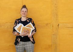 Arkæolog og museumsinspektør Nadja Mortensen, der sammen med seniorforsker Lars Kjølhede Christensen har været redaktør på "Jagten", glæder sig over, at ROMUs nyeste viden nu er tilgængelig for alle. Foto: Kristian Grøndahl