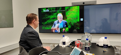 Jesper Frost Rasmussen og Peder Nærbø deltog i et virtuelt møde, hvor de talte om bæredygtig infrastruktur og globale opkoblingsmuligheder.