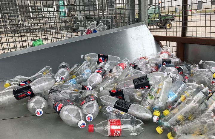 570 kg plastflasker er siden juli 2019 blevet afleveret i en særlig container på genbrugspladsen i Horsens og efterfølgende hentet af Dansk Retursystem.