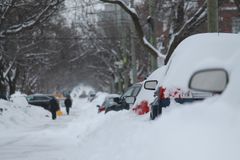 Vinter med kulde og sne kan gå hårdt udover bilen. Husk derfor at gøre den vinterklar, inden det er for sent. Foto: PR.