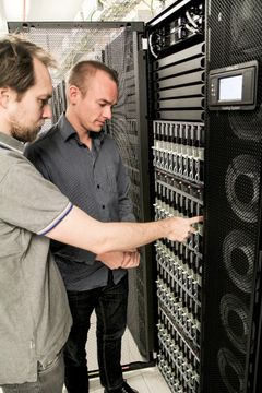 Computeren har mere end 92 terabyte ekstrem hurtig hukommelse fordelt på over 560 servere. Foto: DTU