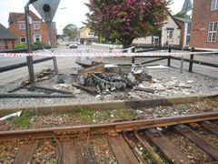 Overkørselsskabet ved Bredgade i Hurup blev totalsmadret efter mødet med en bilist. Foto: Banedanmark