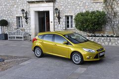 Ford Focus i farven Mustard Olive