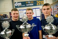 På billedet de tre vindere DM i el 2010 ses fra venstre Rene Juul Møller (nr. 3), Mikkel Winskov Jensen (vinder) og Allan Kellman (nr. 2)