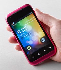 Første smartphone i Danmark med to SIM-kort i én mobil – og alligevel kan benyttes hver for sig – med hver sin ringetone. Leveres uden binding af teleselskab og af nyt dansk firma MacXtra.dk. Foto Ole Mortensen/Tilsted Com