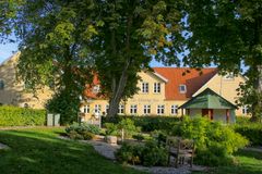Christie’s Sdr. Hostrup Kro har en stor flot krohave. Urtehaven er en af Danmarks største og smukkeste. Foto ved fotograf Ole Mortensen/Tilsted Com.