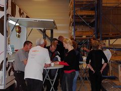 KOMPETENCEmidt pølsevognen der leverer røde, ristede og tilbud om efteruddannelse besøger AKER Seafood den 11. juni