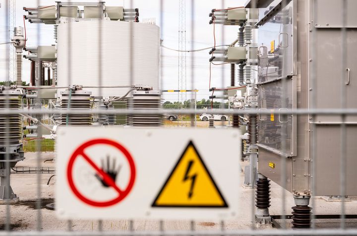 Energinets ca. 360 lokationer rundt om i landet - primært el- eller gasanlæg, men også bygninger - skal sikres endnu bedre end i dag.