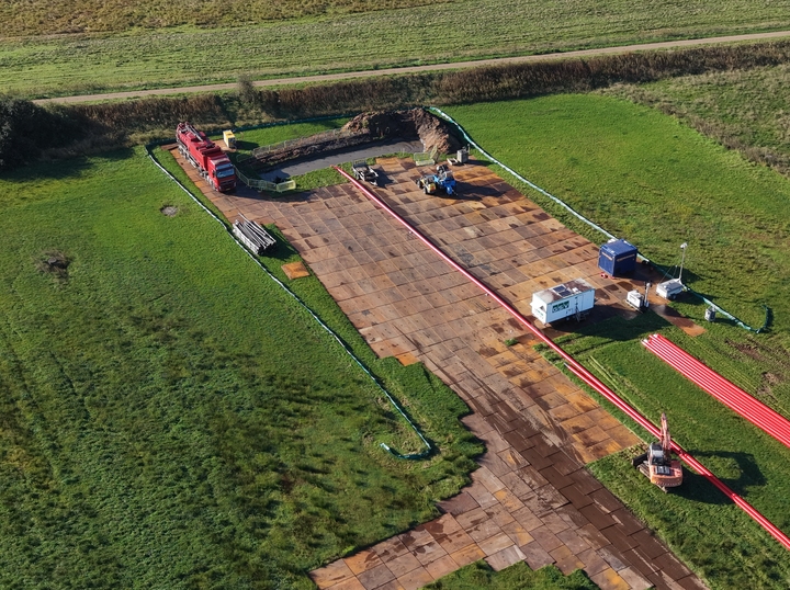 Nye elforbindelser skal bl.a. løbe under Skjern Å, og derfor er Energinet i gang med at lave en 500 meter lang underboring.
