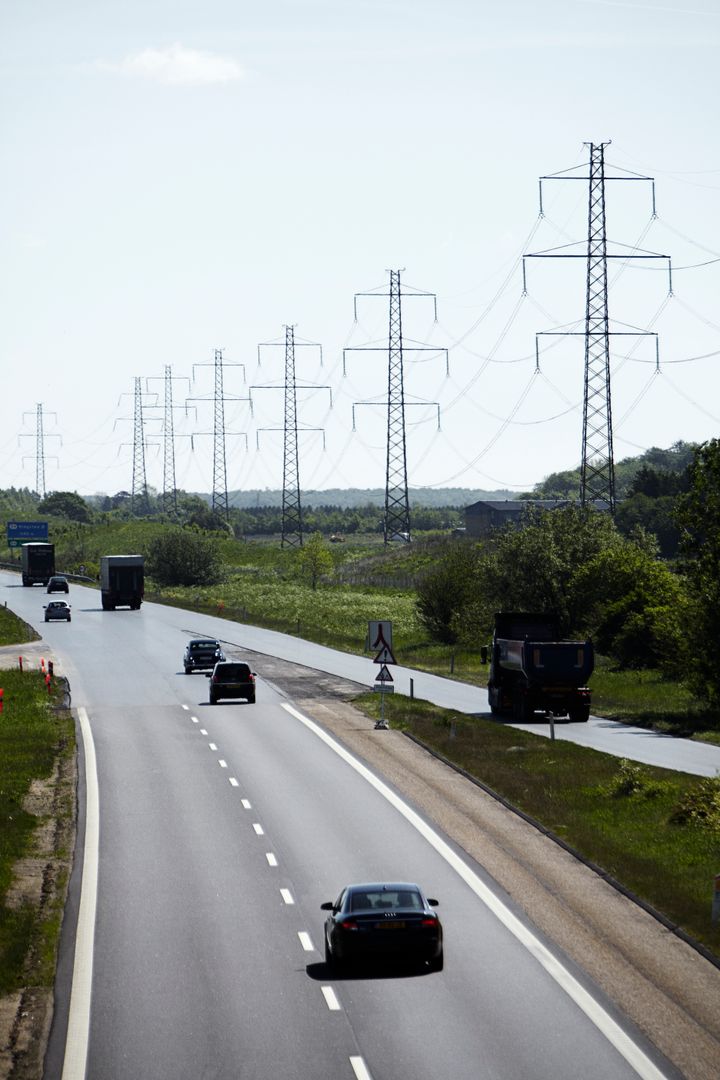 Det er vigtigt, at nye elforbrugere, solcelleparker, vindmøller m.fl., der bliver koblet på elnettet, ikke ender med at forstyrre trafikken på elnettet og i sidste ende danskernes elforsyning. Ny, forbedret model gør det nemmere for virksomhederne at teste deres anlæg.