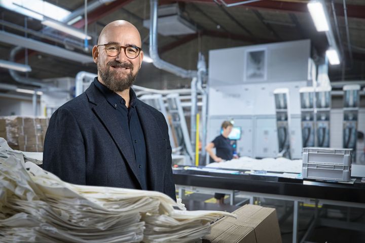 Hvis forbrugerne udelukkende vælger dunhovedpuder, fordi de tror, det er bedre for miljøet, risikerer de at gøre mere skade end gavn, lyder det fra administrerende direktør i Fossflakes Nicolaj Løve Hansen.