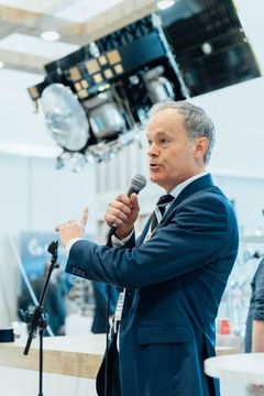 Det her er ikke blot en satellitopsendelse. Det er teknologi, som skal kunne begå sig i et ekstremt miljø 400.000 kilometer fra Jorden. Vores erfaring med avancerede sensorer og satellit-autonomi i rummet bliver helt afgørende, siger Peter Davidsen, teknologidirektør i Space Inventor.