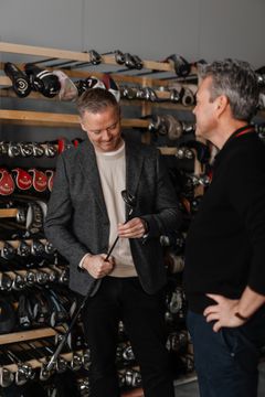 Den danske virksomhed WePlayAgain, der køber og sælger brugt golfudstyr og på sigt udstyr med en høj gensalgsværdi til andre sportsgrene, har fået Morten Larsen med i ejerkredsen efter en investering i Løvens Hule.