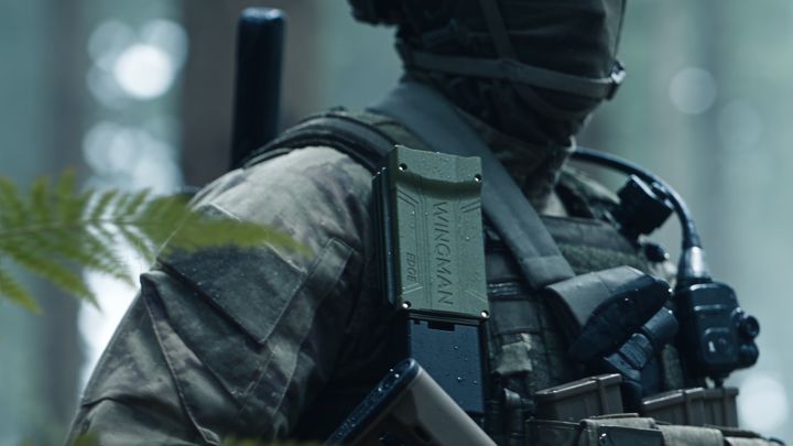 Wingman Edge behandler og klassificerer signaler direkte på enheden og bringer dermed AI-drevet realtidsintelligens helt ud på den taktiske frontlinje. Funktionen muliggør hurtig og autonom analyse, også i miljøer, hvor netværksforbindelsen er begrænset eller helt fraværende.