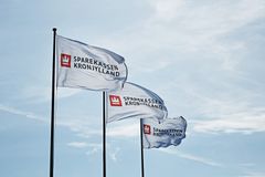 Flag med Sparekassen Kronjyllands logo