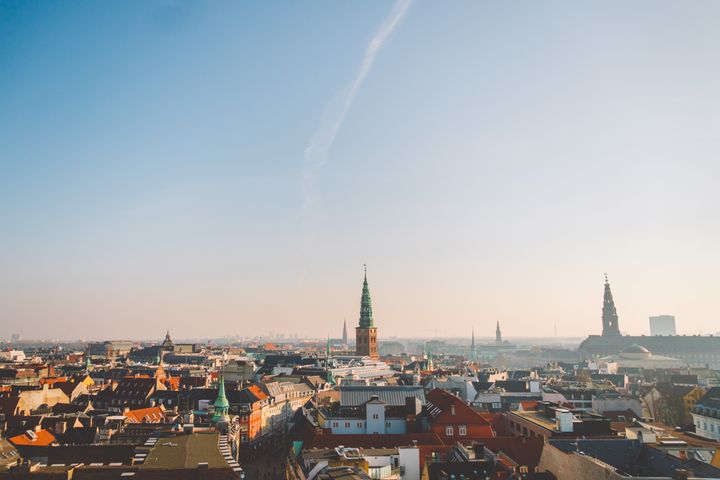 Den%20gennemsnitlige%20kvadratmeterpris%20p%E5%20en%201-v%E6relses%20lejlighed%20i%20Kbh%20K%20steget%20med%202%25%20fra%20f%F8rste%20halv%E5r%20af%202024%20til%20f%F8rste%20halv%E5r%20af%202025%2C%20mens%20en%202-v%E6relses%20og%203-v%E6relses%20er%20steget%20med%20hhv.%206%25%20og%207%25.