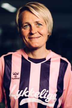 "Synet er vigtigt i skolen og på håndboldbanen for vores LykkeLiga-spillere. Rigtig mange af dem bruger briller. Derfor sætter vi fokus på synet sammen. De har selv valgt brillerne i kollektionen. Det er en stor dag for dem", fortæller Rikke Nielsen, medstifter af LykkeLiga.