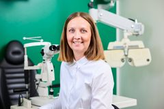 Pernille Steiness er optisk fagekspert hos Louis Nielsen og har en kandidatgrad i synsvidenskab og optometri. Hendes bedste råd til at undgå trætte øjne ved skærmen er at holde pauser flere gange i timen. Pressefoto