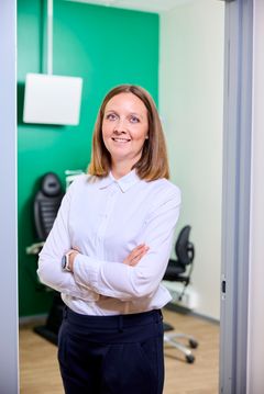 Pernille Steiness er optisk fagekspert hos Louis Nielsen og har en kandidatgrad i synsvidenskab og optometri. Hendes bedste råd til at undgå trætte øjne ved skærmen er at holde pauser flere gange i timen. Pressefoto