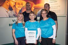 Prismodtagere fra gruppen af frivillige, som etablerede Haverslev Fitness