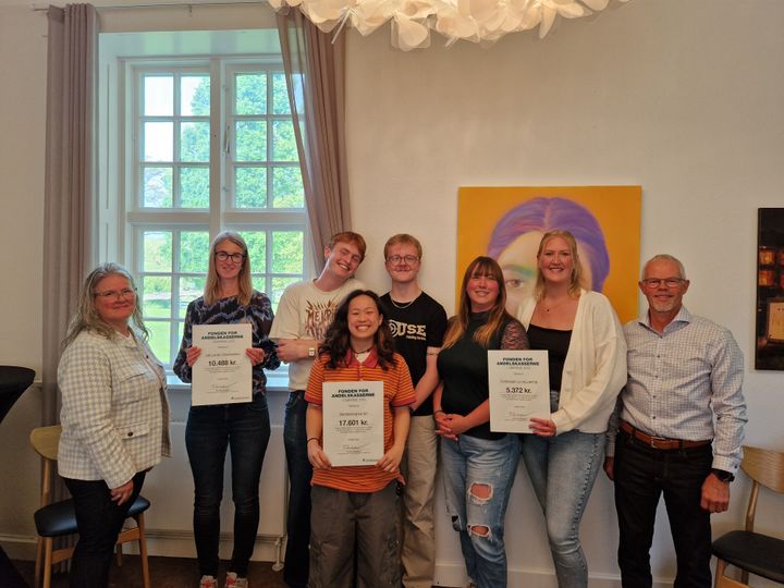 Repræsentanter fra de tre modtagere af fondsmidler sammen med Steen Iwang (th) fra Fonden for Andelskasserne i område Syd.