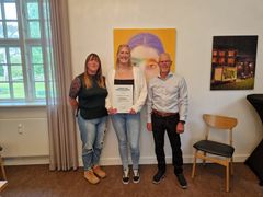 Repræsentanter fra foreningen Liv og Læring sammen med Steen Iwang fra Fonden for Andelskasserne i område Syd.