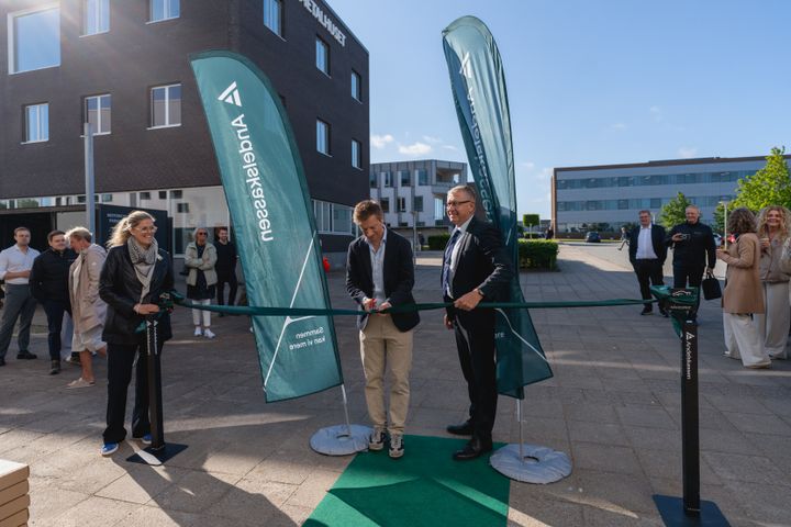 Martin Jørgensen, tidligere professionel fodboldspiller, landsholdsspiller og legende i AGF, og Jan Pedersen, adm. direktør i Andelskassen.