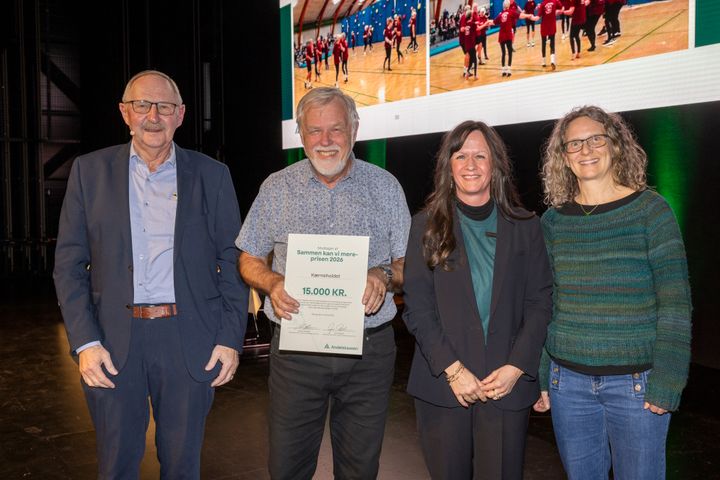 Repræsentanter fra Kærneholdet sammen med Lars Danmark(tv), aktionærrådsformand i Andelskassens aktionærkreds Østjylland og Maria Markvardsen (midten til højre), centerdirektør i Andelskassen Højbjerg