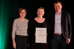 Anne Katrine Bagai (midten) fra SKRIV sammen med Helle Bæklund Eriksen (tv), aktionærrådsformand i Andelskassens aktionærkreds Fyn og Sjælland og Jan Hansen, centerdirektør i Andelskassen i Odense