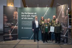 Repræsentanter fra Madbanken Sønderborg sammen med Peter Viereck (tv), centerdirektør i Andelskassen i Sønderborg