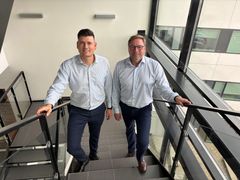 Torben Sigh (th) og Mathias Markvard Hansen (tv) er nye kunderådgivere i Andelskassen i Viborg.