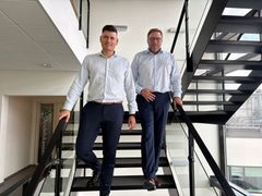 Torben Sigh (th) og Mathias Markvard Hansen (tv) er nye kunderådgivere i Andelskassen i Viborg.