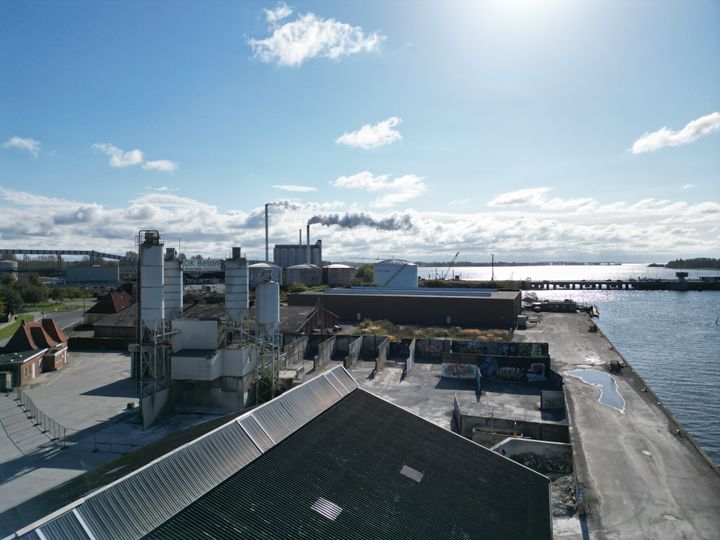 Det gamle havneområde i Nykøbing Falster står over for en gennemgribende udvikling, som blandt andet vil tilføre kulturelle tilbud, grønne områder og en havnepromenade, som vil være med til at styrke byens attraktion, både for dem der allerede bor i og omkring byen,og for alle dem der kommer på besøg.