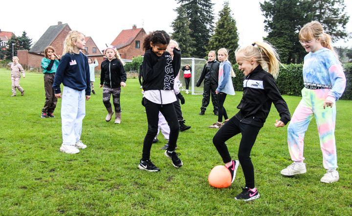 Guldborgsund Kommunes nye Børne- og Ungepolitik er lavet med inddragelse af blandt andre kommunens børn og unge. Billedet er fra Sakskøbing Skole under skolernes motionsdag. Foto: Guldborgsund Kommune.