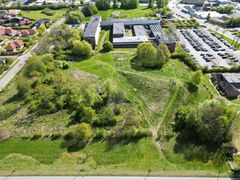 Rådhusgrunden på Parkvej 37 i Nykøbing Falster. Ældre og Omsorgsudvalget har udpeget denne lokation som byggegrund til et nyt plejehjem. Foto: Guldborgsund Kommune
