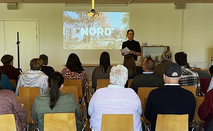Hen over maj og juni måned skal en lang række aktører være med til at beskrive, hvordan fremtidens plejeboliger i Guldborgsund Kommune skal se ud og indrettes. Inddragelsesprocessen blev skudt i gang i mandags ved en inspirationsdag, hvor dette billede er taget. Foto: Guldborgsund Kommune.